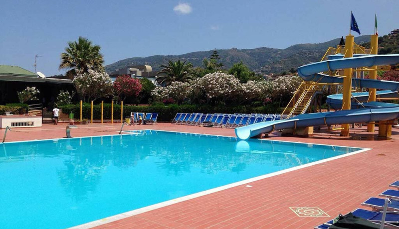 scivoli della piscina